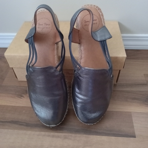 Shoes - Picture 3 of 5